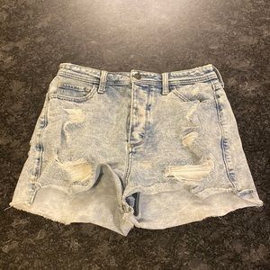 Curvy Ultra High-Rise Mom Short 3” Size: Medium